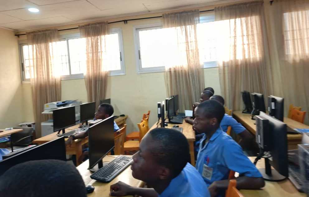 Vue de la salle informatique 3